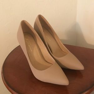 Nude pump